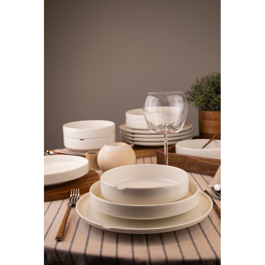 18-delers spisestel i hvidt porcelæn