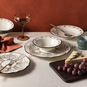 24-delers spisesæt i flerfarvet porcelæn