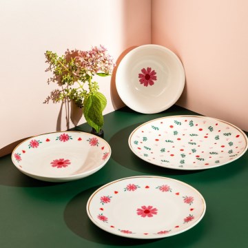 24-delt spisesæt i porcelæn, hvid/rød/grøn
