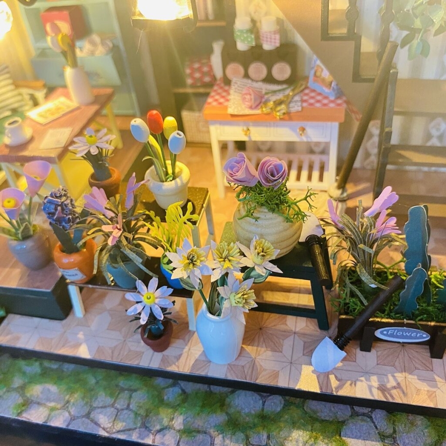 2Kids Toys - Miniature Darcyin blomsterhus med 2xAAA batterier