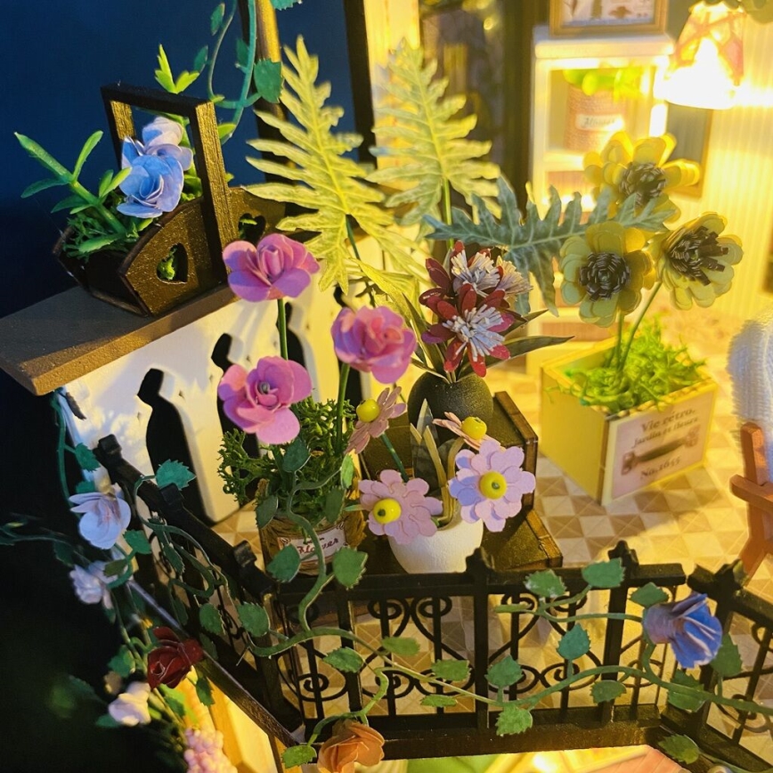 2Kids Toys - Miniature Darcyin blomsterhus med 2xAAA batterier