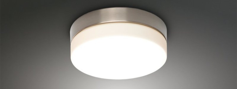 Sådan vælger du den rette loftlampe til et badeværelse