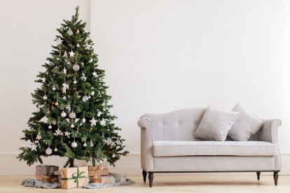 Nyd julen med et kunstigt juletræ, der ikke fælder