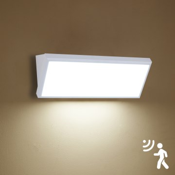 Brilagi - LED udendørs vægarmatur med sensor TRIANGLE LED/42W/230V 45 cm hvid IP65