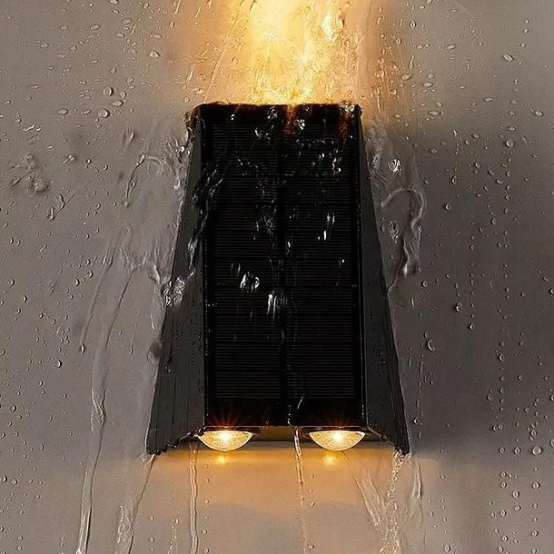 Brilagi - Soldrevet LED væglampe PYRAMID LED/2W/3,2V 1300 mAh IP54