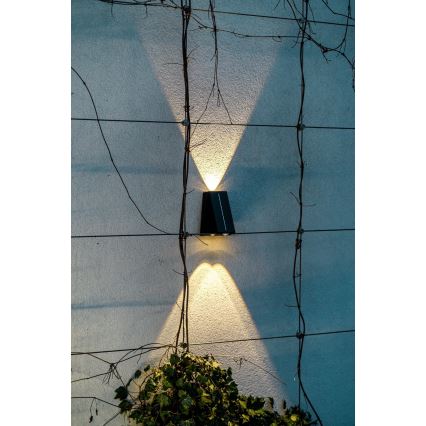 Brilagi - Soldrevet LED væglampe PYRAMID LED/2W/3,2V 1300 mAh IP54