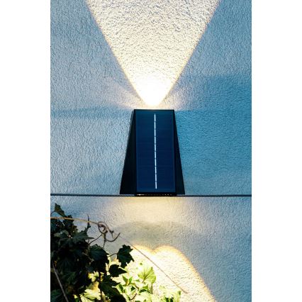 Brilagi - Soldrevet LED væglampe PYRAMID LED/2W/3,2V 1300 mAh IP54