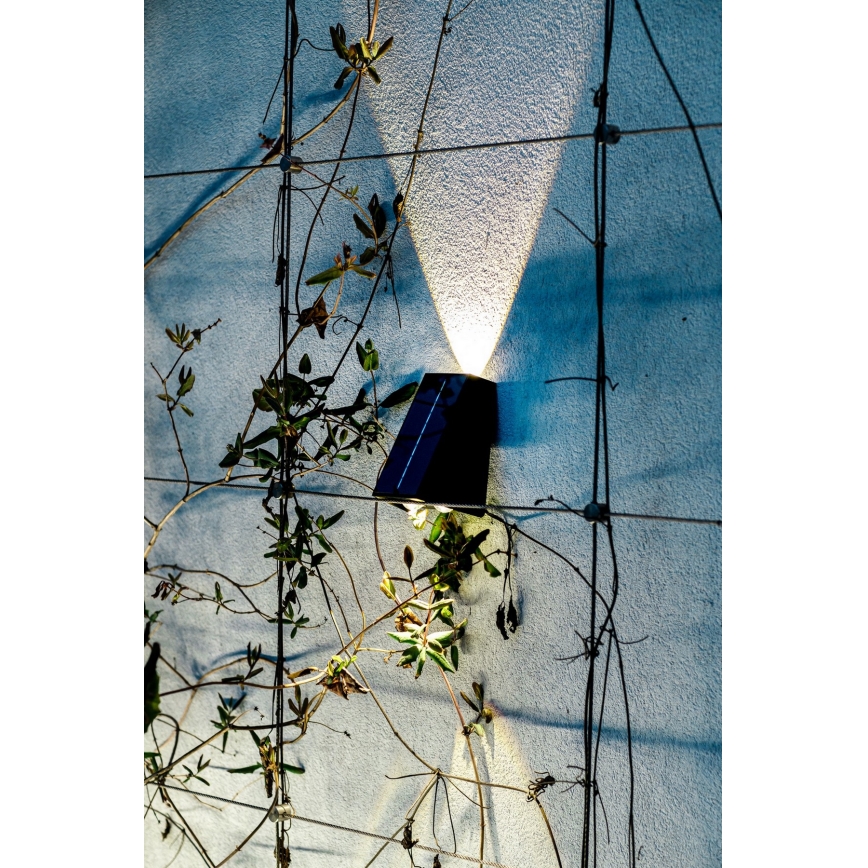 Brilagi - Soldrevet LED væglampe PYRAMID LED/2W/3,2V 1300 mAh IP54