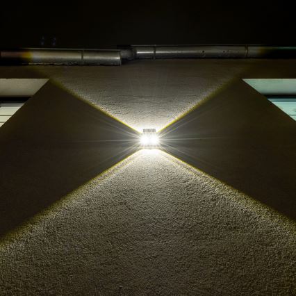 Brilagi - Soldrevet LED væglampe PYRAMID LED/2W/3,2V 1300 mAh IP54