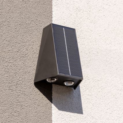 Brilagi - Soldrevet LED væglampe PYRAMID LED/2W/3,2V 1300 mAh IP54