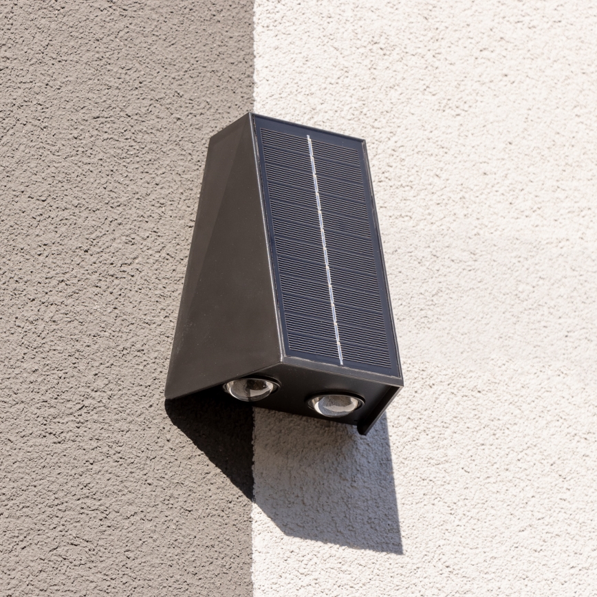 Brilagi - Soldrevet LED væglampe PYRAMID LED/2W/3,2V 1300 mAh IP54