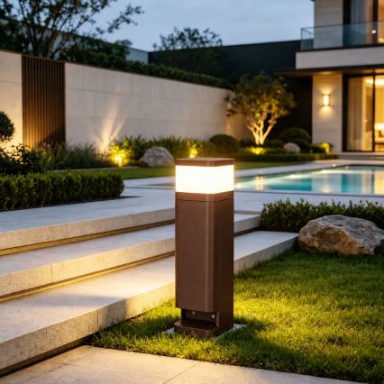 BRILAGI - Udendørs lampe med 2 SCHUKO-stik PILLAR 1xG9/11W/230V IP44 brun