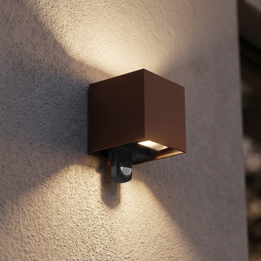 Brilagi - Udendørs LED-væglampe CUBE med sensor, 6W/230V, brun, IP65
