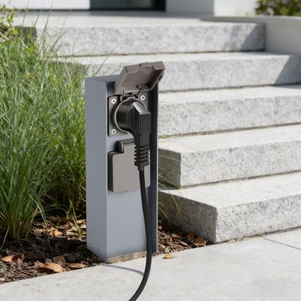 Brilagi - Udendørs stikkontaktssøjle PILLAR 2Z SCHUKO 230V IP44 sølv