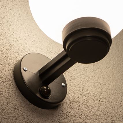 BRILAGI - Udendørs væglampe med bevægelsessensor HARBOR 1xE27/40W/230V IP33 sort/hvid