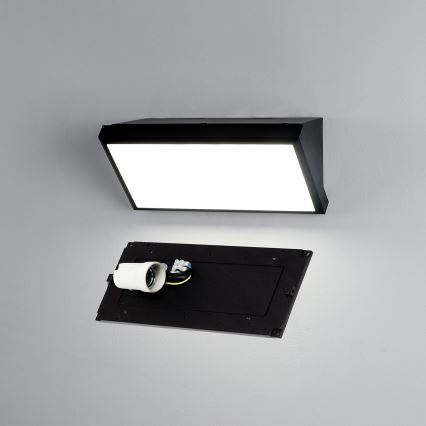Brilagi - Udendørs væglampe TRIANGLE 1xE27/60W/230V sort IP65
