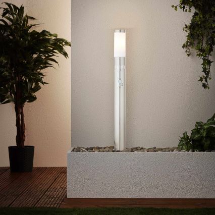 Brilliant - LED udendørslampe med sensor LEIGH LED/0,9W/230V + 1xE27/11W 80 cm IP44 skinnende krom
