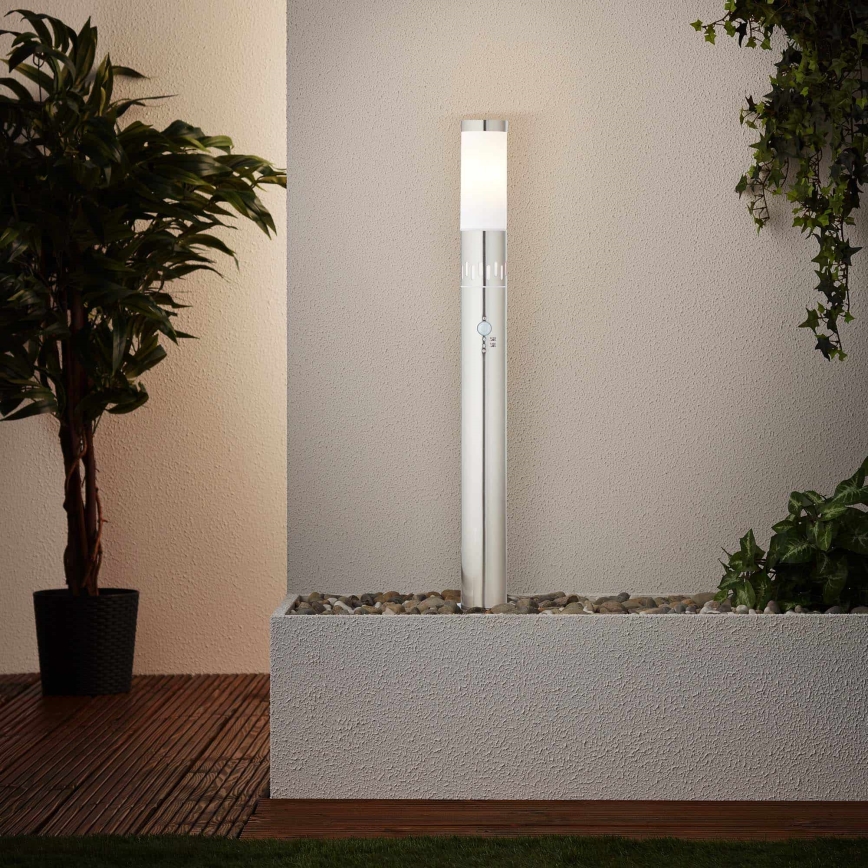 Brilliant - LED udendørslampe med sensor LEIGH LED/0,9W/230V + 1xE27/11W 80 cm IP44 skinnende krom