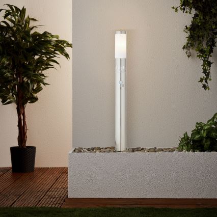 Brilliant - LED udendørslampe med sensor LEIGH LED/0,9W/230V + 1xE27/11W 80 cm IP44 skinnende krom