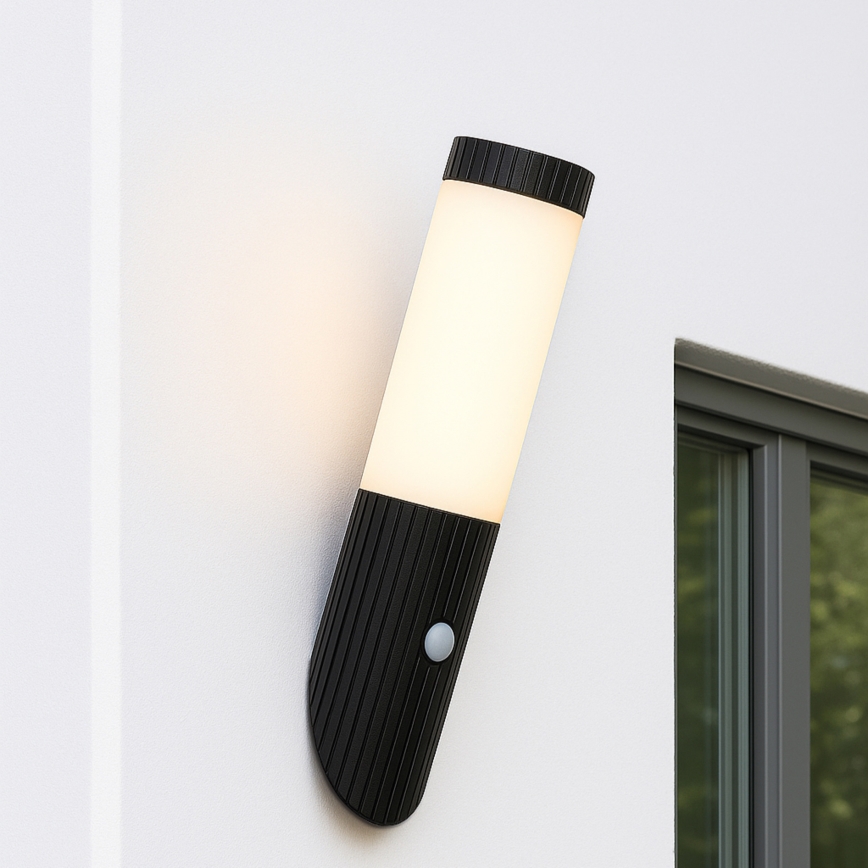Brilliant - Udendørs væglampe med sensor KALEO 1xE27/10W/230V IP44 sort