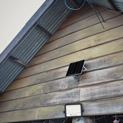 Dæmpbar LED solcelleprojektør LED/100W/3,2V 2000-8000K IP65 5000 mAh sort + fjernbetjening