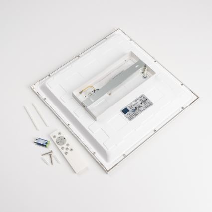 RGBW LED, dæmpbart påbygningspanel 22W/230V 2700–6500K 29,5x59,5 cm hvid + fjernbetjening