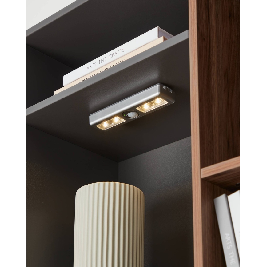 Eglo - LED navigationslampe med sensor 4xLED/3xAAA