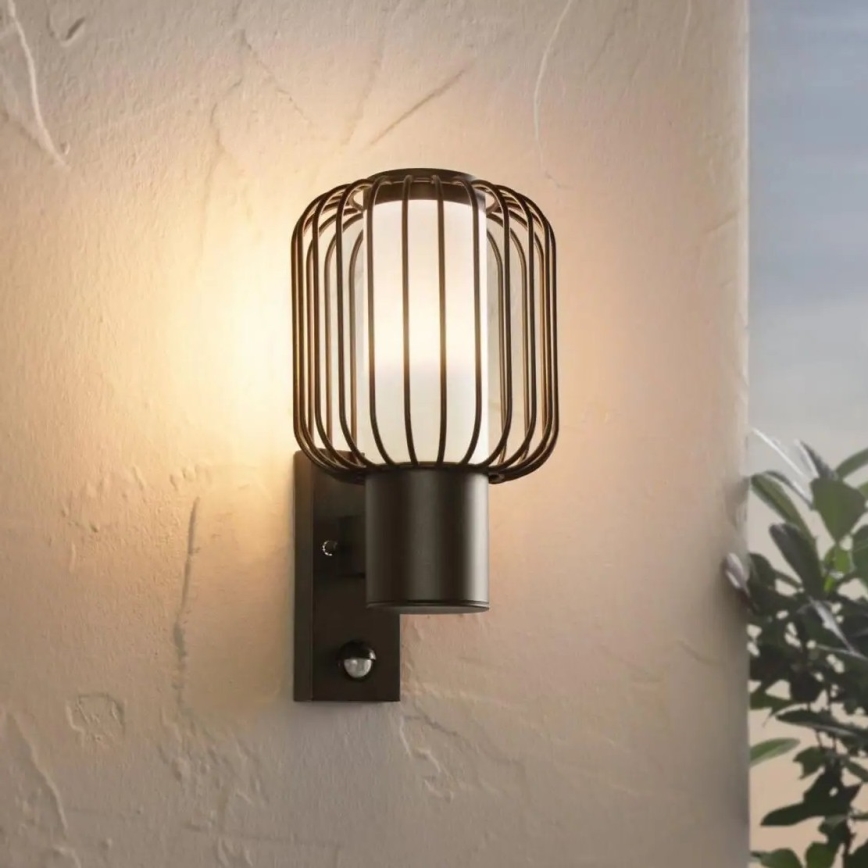 Eglo - Udendørs væglys med sensor 1xE27/28W/230V IP44