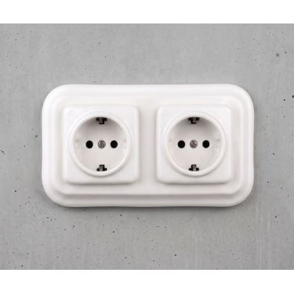 Elhard - Dobbelt keramisk retro-stikkontakt til bolig med ramme SCHUKO 230 V hvid