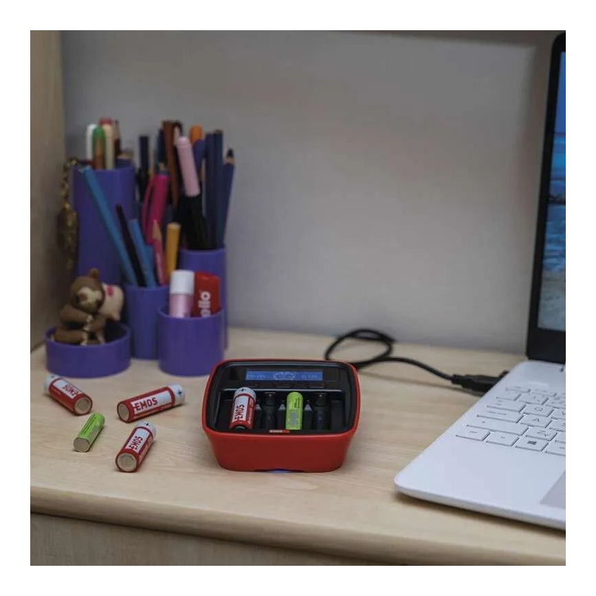 Batterioplader med LCD-display 4xAA/AAA 5V