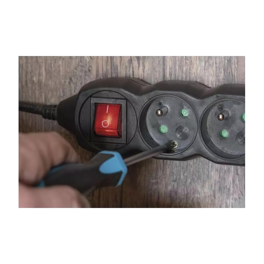 Forlængerledning med afbryder 4Z 3m sort