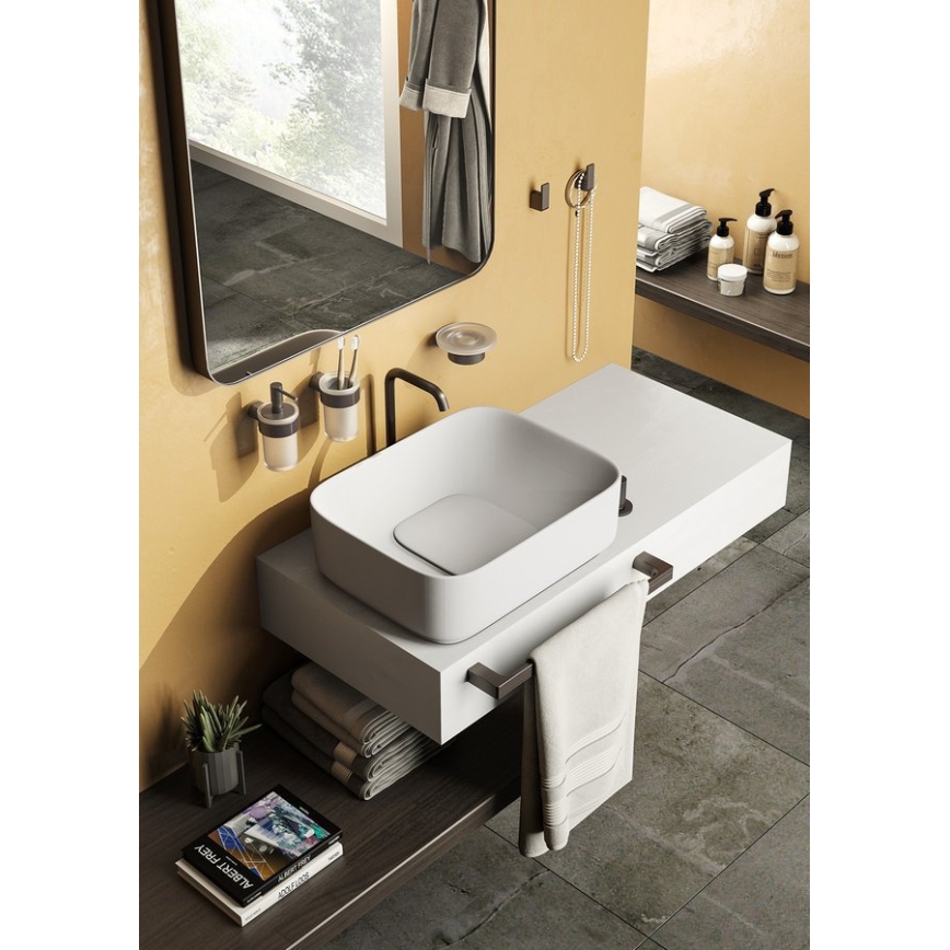 Gedy - Vægmonteret sæbedispenser PIRENEI 110 ml matteret glas/metallicgrå