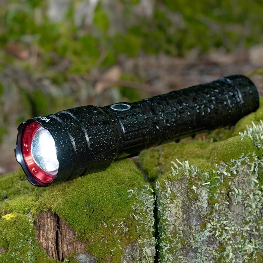 LED Genopladelig lommelygte m. powerbank dæmpbar funktion LED/30W/5V IPX5 1060 skinnende 5000 mAh