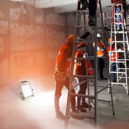 Genopladelig LED-projektør med stativ LED/100W/3,2V 5000K 5000 mAh IP65 orange