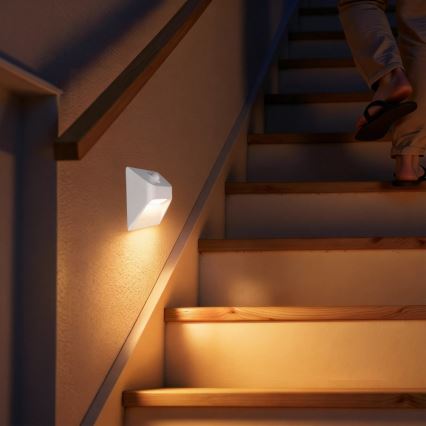 Genopladeligt LED-trappelys med bevægelses- og skumringssensor STEP LIGHT LED/0,3W/3,7V 2200 mAh IP53 hvid