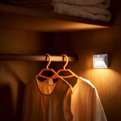Genopladeligt LED-trappelys med bevægelses- og skumringssensor STEP LIGHT LED/0,3W/3,7V 2200 mAh IP53 hvid