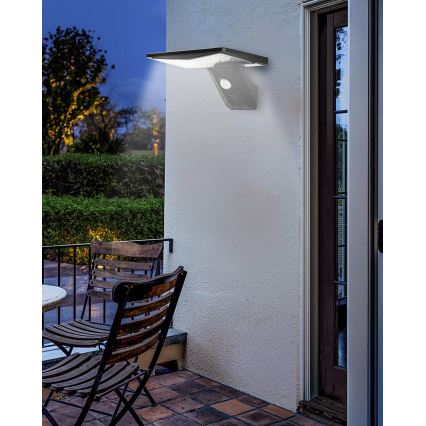 Soldrevet LED væglampe med sensor LED/2,6W/5,5V IP65 1800 mAh sort