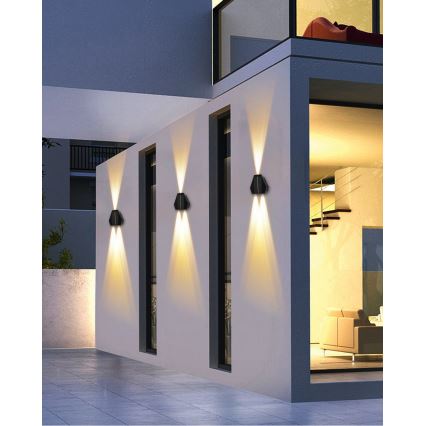 Soldrevet LED væglampe med sensor LED/2W/5V IP54 1300 mAh