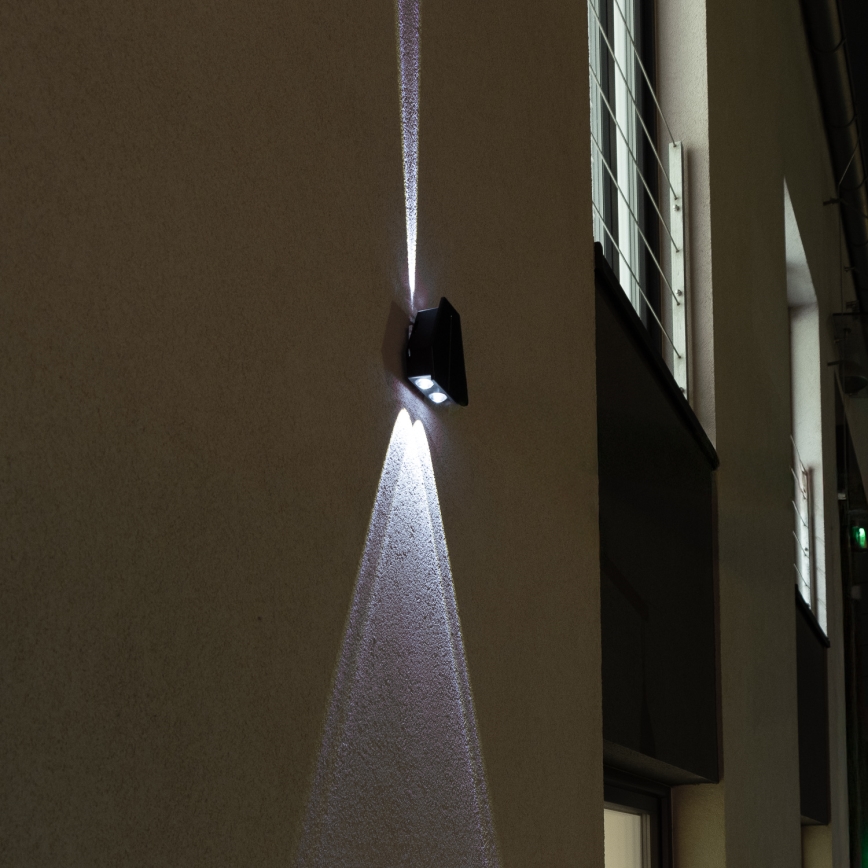 Soldrevet LED væglampe med sensor LED/2W/5V IP54 1300 mAh