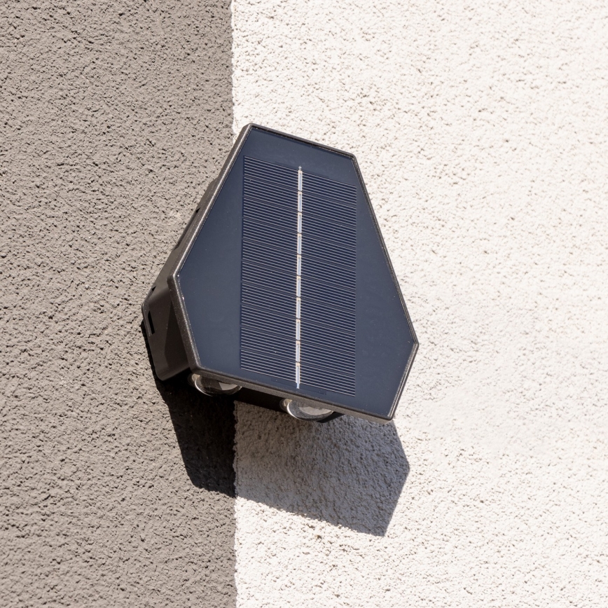Soldrevet LED væglampe med sensor LED/2W/5V IP54 1300 mAh