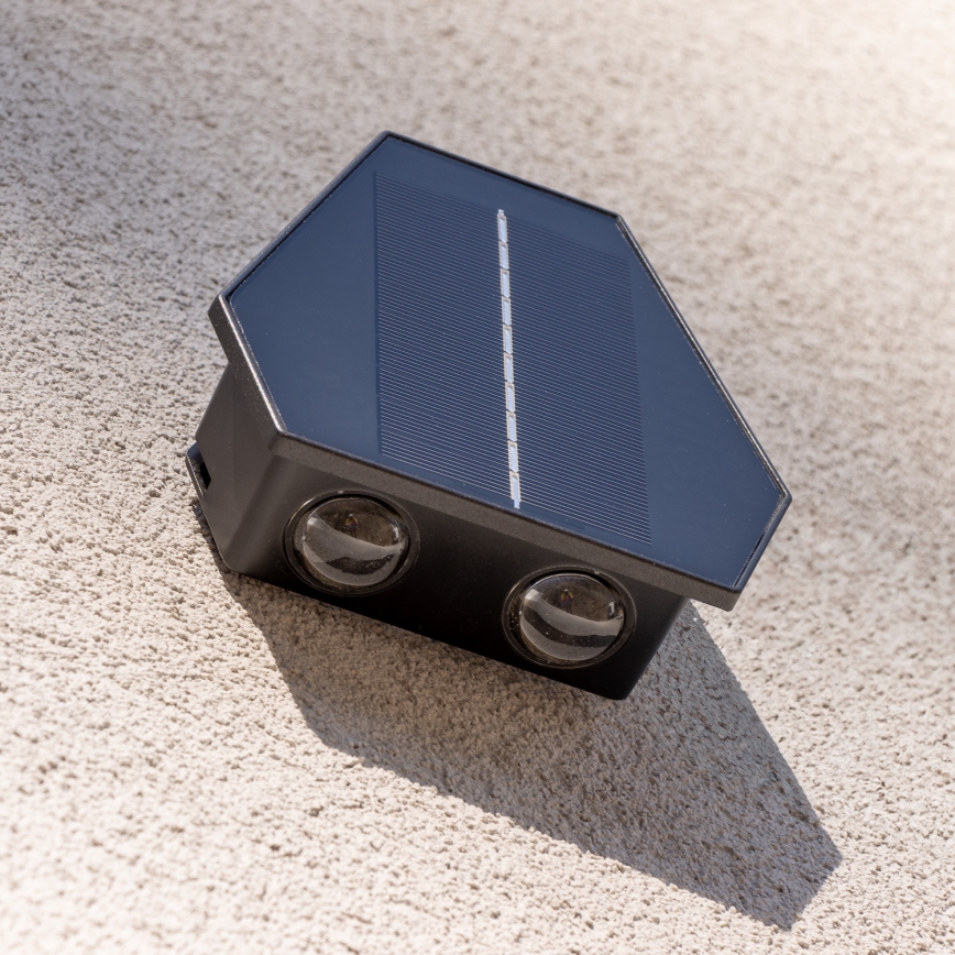 Soldrevet LED væglampe med sensor LED/2W/5V IP54 1300 mAh