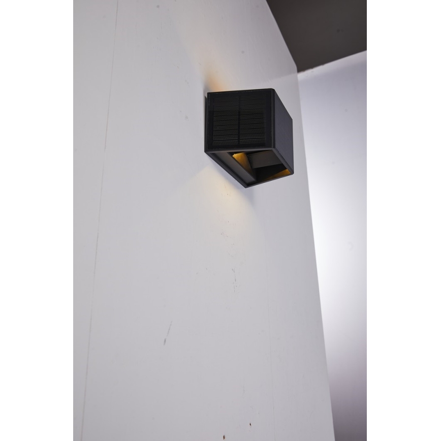 Soldrevet LED væglampe med sensor LED/2W/5V IP54 1300 mAh