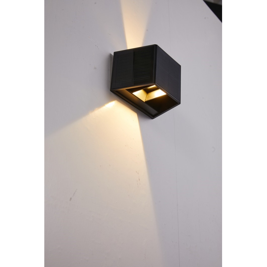 Soldrevet LED væglampe med sensor LED/2W/5V IP54 1300 mAh
