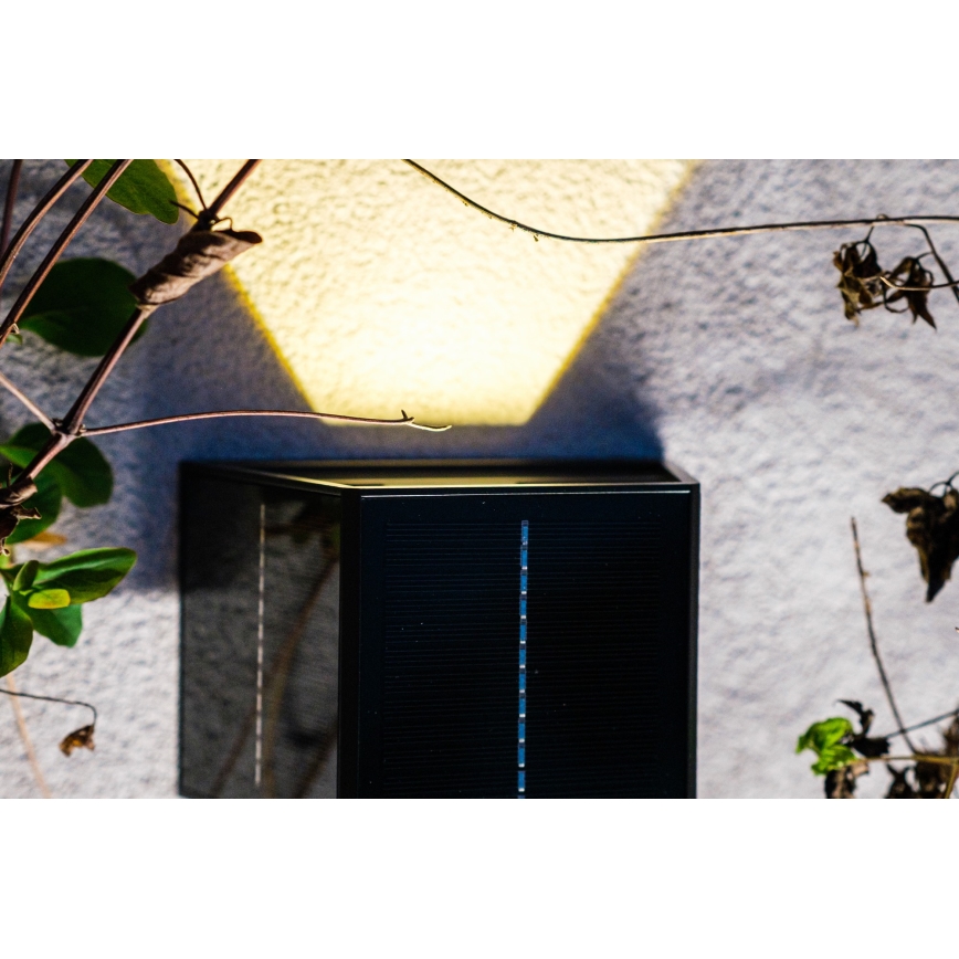 Soldrevet LED væglampe med sensor LED/2W/5V IP54 1300 mAh