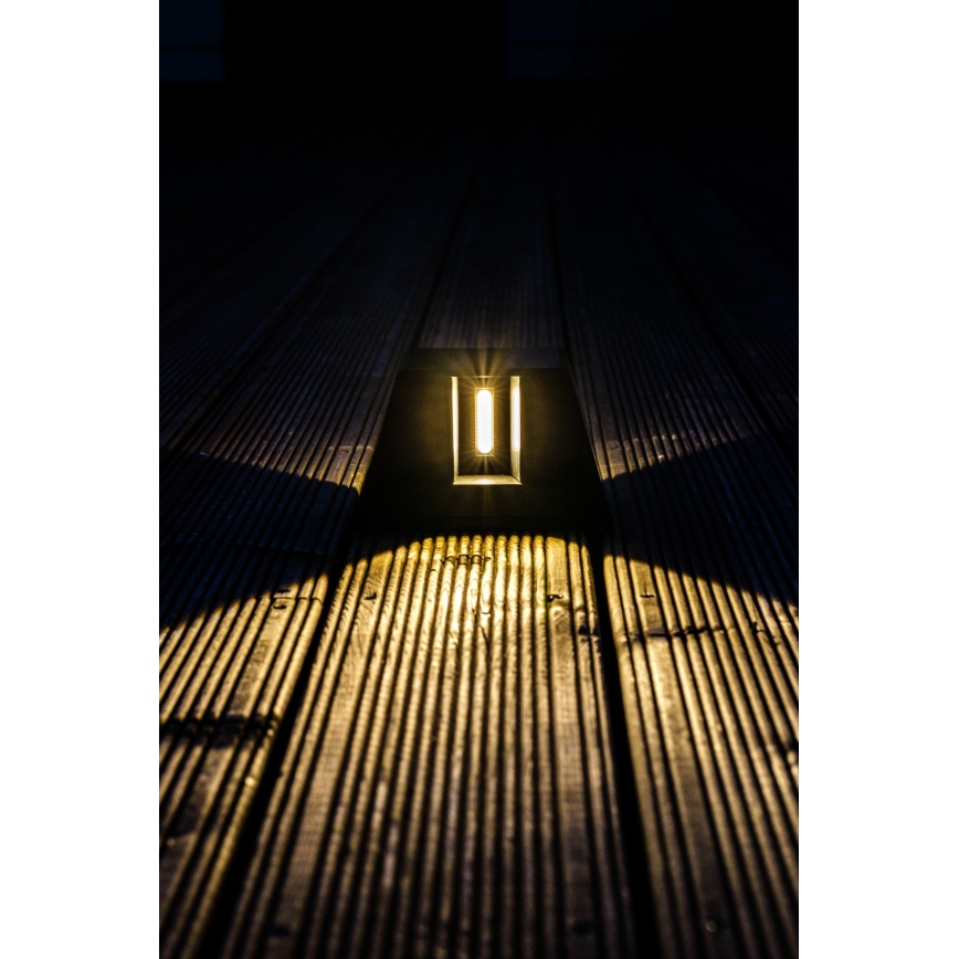 Soldrevet LED væglampe med sensor LED/2W/5V IP54 1300 mAh