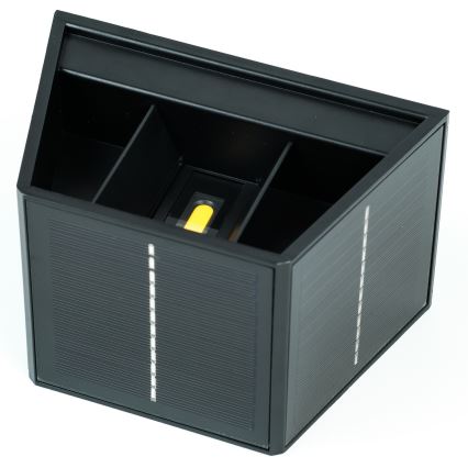 Soldrevet LED væglampe med sensor LED/2W/5V IP54 1300 mAh
