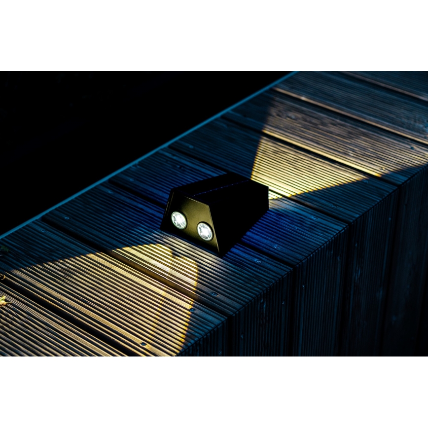 Soldrevet LED væglampe med sensor LED/2W/5V IP54 1300 mAh