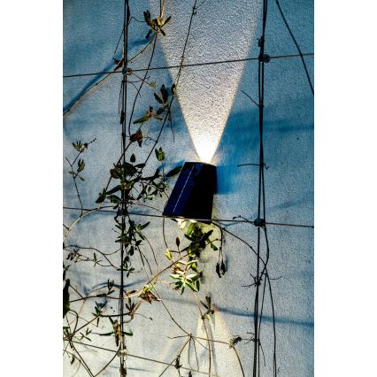 Soldrevet LED væglampe med sensor LED/2W/5V IP54 1300 mAh