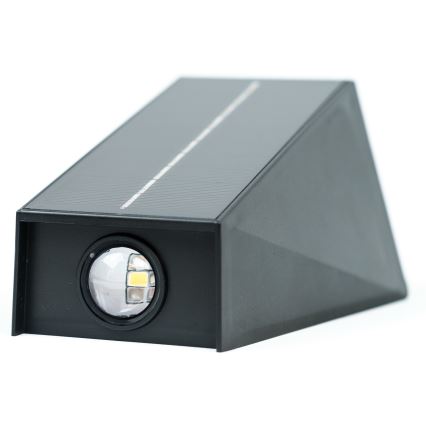 Soldrevet LED væglampe med sensor LED/2W/5V IP54 1300 mAh