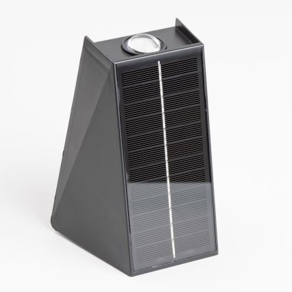 Soldrevet LED væglampe med sensor LED/2W/5V IP54 1300 mAh